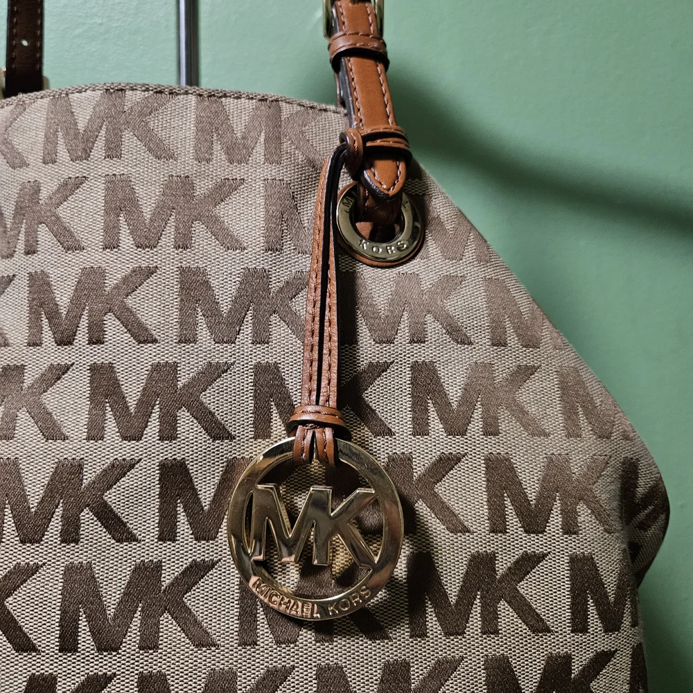 MICHAEL‎ KORS BROWN MEDIUM CARRYALL TOTE JET SET TRAVEL GRAPHIC LOGO BAG - Picture 2 of 16